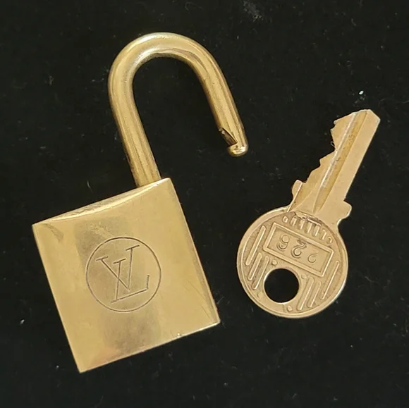 Authentic Vintage Gold Louis Vuitton Key and Lock Necklace Set #226🔒🔑 - Picture 10 of 17